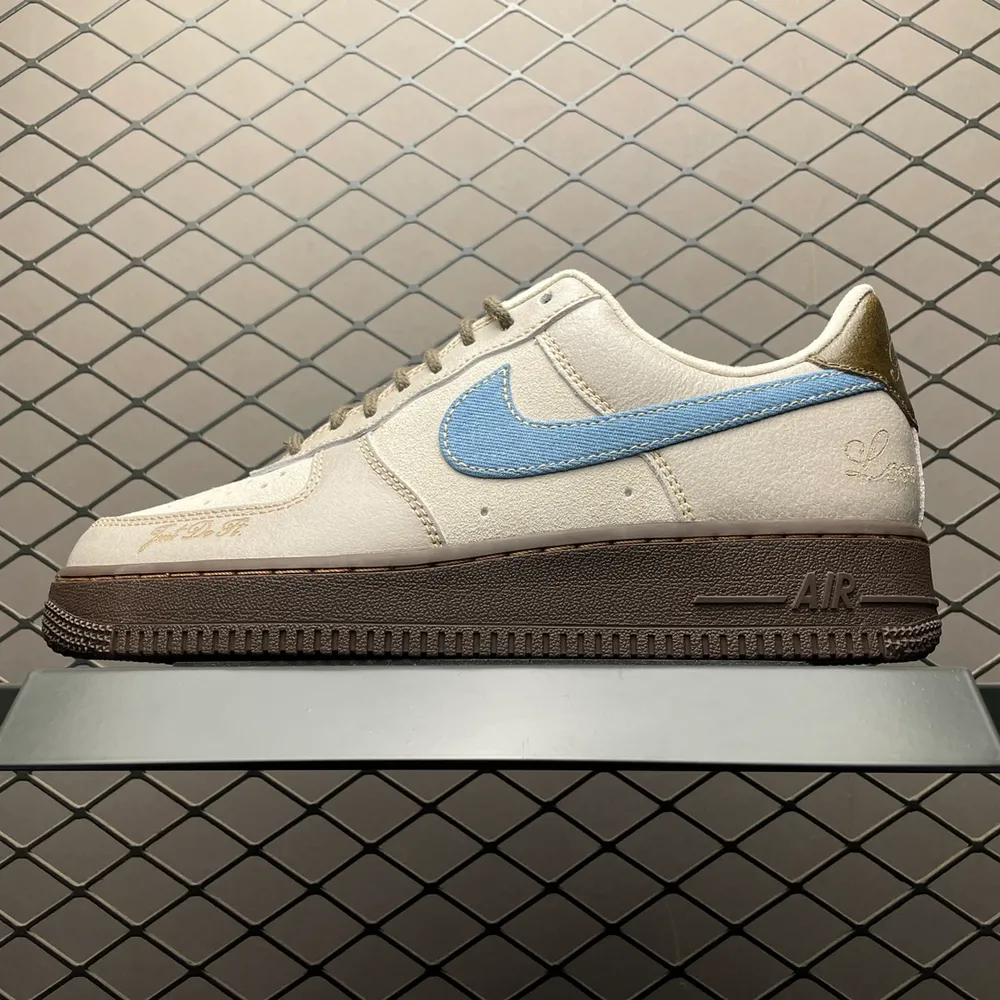 💰550 純原NK Air Force 1 Low 空軍一號低幫休閒板鞋 HQ3458-142 原廠衝刀皮料切割乾淨 無任何毛邊 打造純正空軍 全掌內建蜂窩氣墊 原盒配件 原廠中底鋼印、拉幫完美 全套原楦原模傾力打造完美版型 尺碼：36 