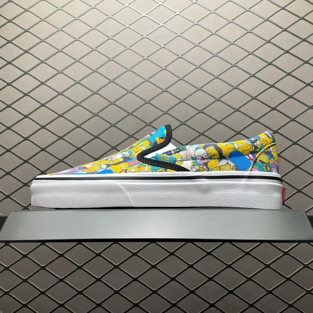 💰469 純原Vans 萬斯 Slip-on 低幫懶人休閒板鞋 尺碼：35 36 36.5 37 38 38.5 39 40 40.5 41 42 42.5 43 44 編號：18DCEE14