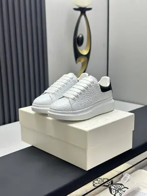 出廠¥💰670（🥇頂級版本🥇）。 全新升級經典麥坤小白鞋，