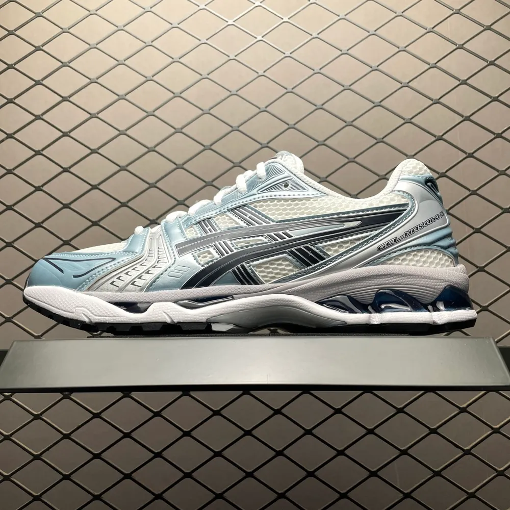 💰569 純原Asics 亞瑟士 GEL-Kayano 14 低幫運動休閒跑步鞋 1203A537-106 平臺專供品質 一箇中底細節區別市面通貨 尺碼：36 37 37.5 38 39 39.5 40 40.5 41.5 42 42.5