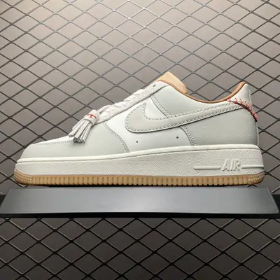 💰550 純原NK Air Force 1 Low 空軍一號低幫休閒板鞋 HF5697-001 原廠衝刀皮料切割乾淨 無任何毛邊 打造純正空軍 全掌內建蜂窩氣墊 原盒配件 原廠中底鋼印、拉幫完美 全套原楦原模傾力打造完美版型 尺碼：36 