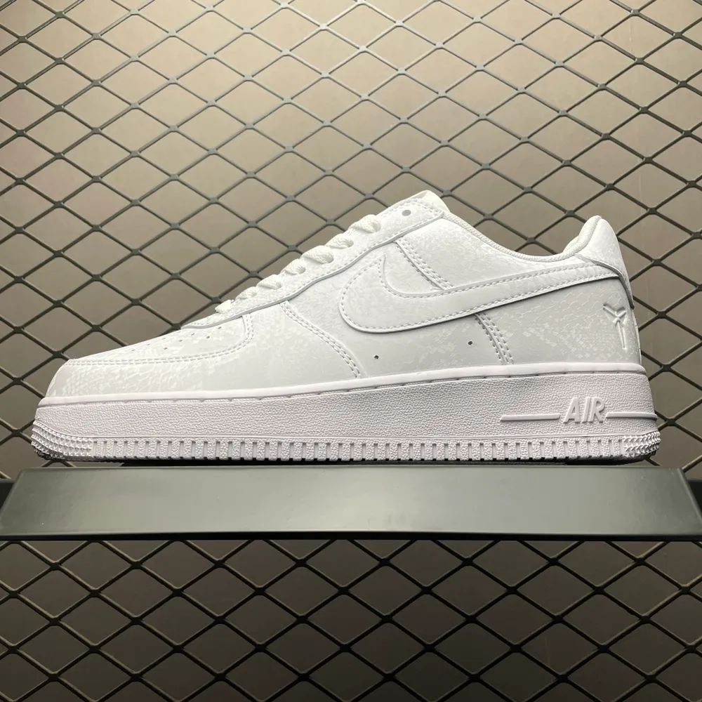 💰569 純原NK Air Force 1 Low " Kobe " 科比 空軍一號低幫休閒板鞋 IB0018-100 頭部一線大廠出品 高階外貿零售專供品質  尺碼：40 40.5 41 42 42.5 43 44.5 45 46 47