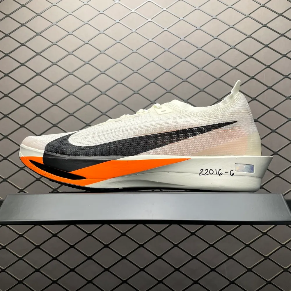 💰550 純原NK Zoomx Streakfly 2 網面透氣跑步鞋 HF6417-100 尺碼：36 36.5 37.5 38 38.5 39 40 40.5 41 42 42.5 43 44 44.5 45 編號：25TDEFJ