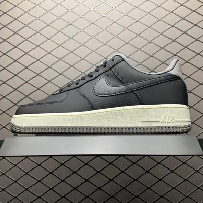 💰550 純原NK Air Force 1 Low 空軍一號低幫休閒板鞋 FZ5225-001 原廠衝刀皮料切割乾淨 無任何毛邊 打造純正空軍 全掌內建蜂窩氣墊 原盒配件 原廠中底鋼印、拉幫完美 全套原楦原模傾力打造完美版型 尺碼：36 