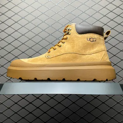 💰640  純原 UGG 客制款 中幫男士休閒鞋雪地靴馬丁靴系列 U6335M 廣東大廠品質 秋冬新款 時尚潮流搭配 面料釆用義大利進口磨砂牛皮 全鞋真牛皮材料 大底到五金都是代工廠原材料製作 日常隨意搭配 型男必備 尺碼：38 39 4