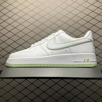 💰550 純原NK Air Force 1 Low 空軍一號低幫休閒板鞋 DV0788-105 原廠衝刀皮料切割乾淨 無任何毛邊 打造純正空軍 全掌內建蜂窩氣墊 原盒配件 原廠中底鋼印、拉幫完美 全套原楦原模傾力打造完美版型 尺碼：36 