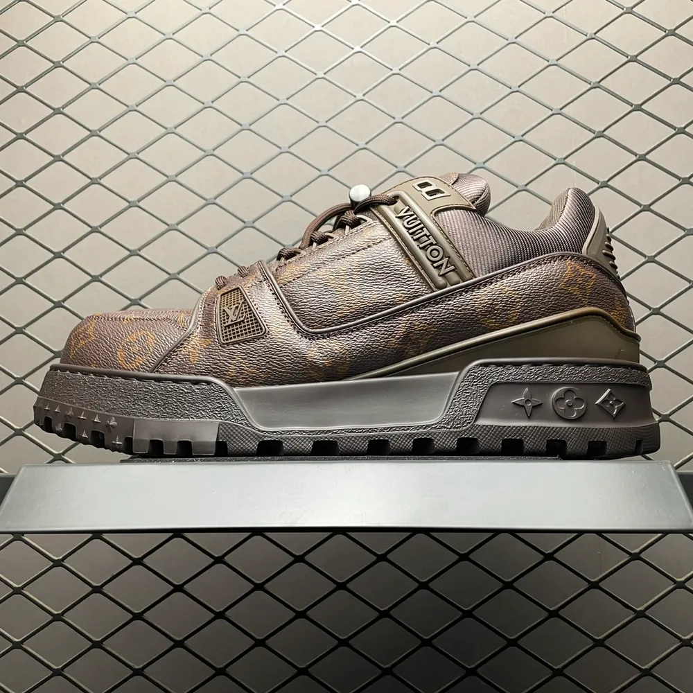 💰969 Louis Vuitton LV 路易威登 Trainer Maxi 胖丁 低幫休閒板鞋 全新私人訂單出貨 海淘代購同渠道 正確摺疊鞋盒 平臺外貿高階零售專供品質 原版開發 完美楦型 還原度達到98% 三色組合厚底 完美增高4-
