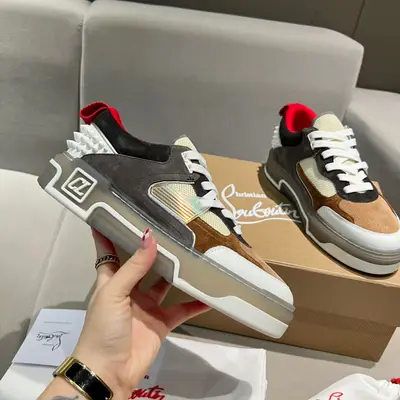 p720 王俊凱 楊冪 許凱 張婧儀 丁程鑫 陳牧馳 王子異 同款Christian Louboutin路鉑廷 2024 【新品】 ASTROLOUBI 男女同款厚底運動鞋紅底鞋時尚與運動完美融合， 面料採用奢華小牛皮、柔軟麂皮、光滑緞面以