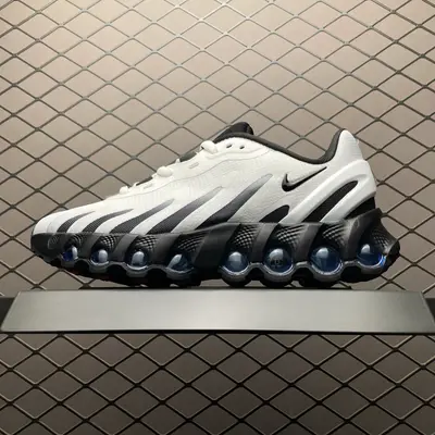 💰550 純原NK Air Max Dn8 氣墊跑鞋 FQ7860-010 全新鞋款在同側採用了圓柱倉式的設計，不僅有防滑耐磨性功能，還搭配了周圍一圈柔軟的泡棉材質，提供全新的複合腳感八成還是泡棉腳感 尺碼：36 37 38 39 40 