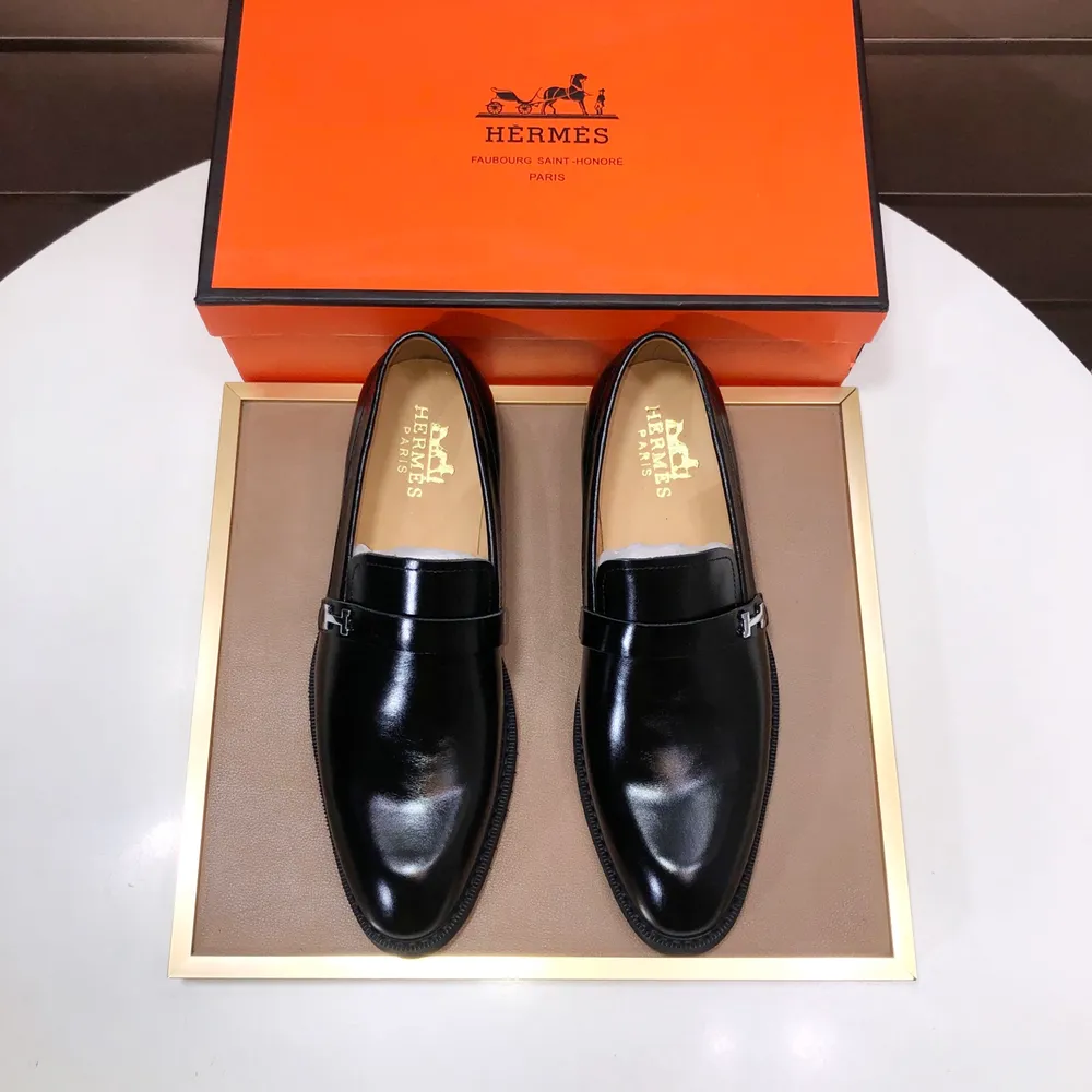 工廠💰【愛馬仕 HERMES】（牛皮內裡）🍀義大利頂級奢侈🍀他不追求新奇的款式和華麗的色彩，以其完美無瑕、優雅、經典的風格吸引著成功男士的青睞正裝皮鞋 這款非常非常舒適，簡潔穩重的款式讓您輕鬆搭配任何風格！版型絕對原版套楦1:1精製，