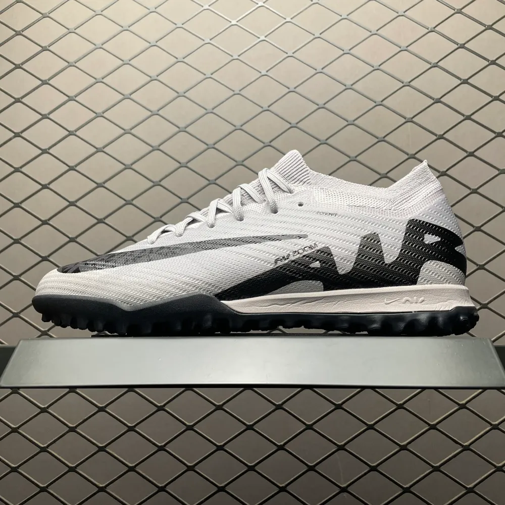 💰550   外貿專供 NK Air Zoom Mercurial Vapor XV 刺客15 防水鞋面 碎釘足球鞋 原代工廠出品， 全進口機臺生產裝置，百分百採用優質原材料 外貿出口平臺主推私密 尺碼：35-45 無半碼 編號：35YE