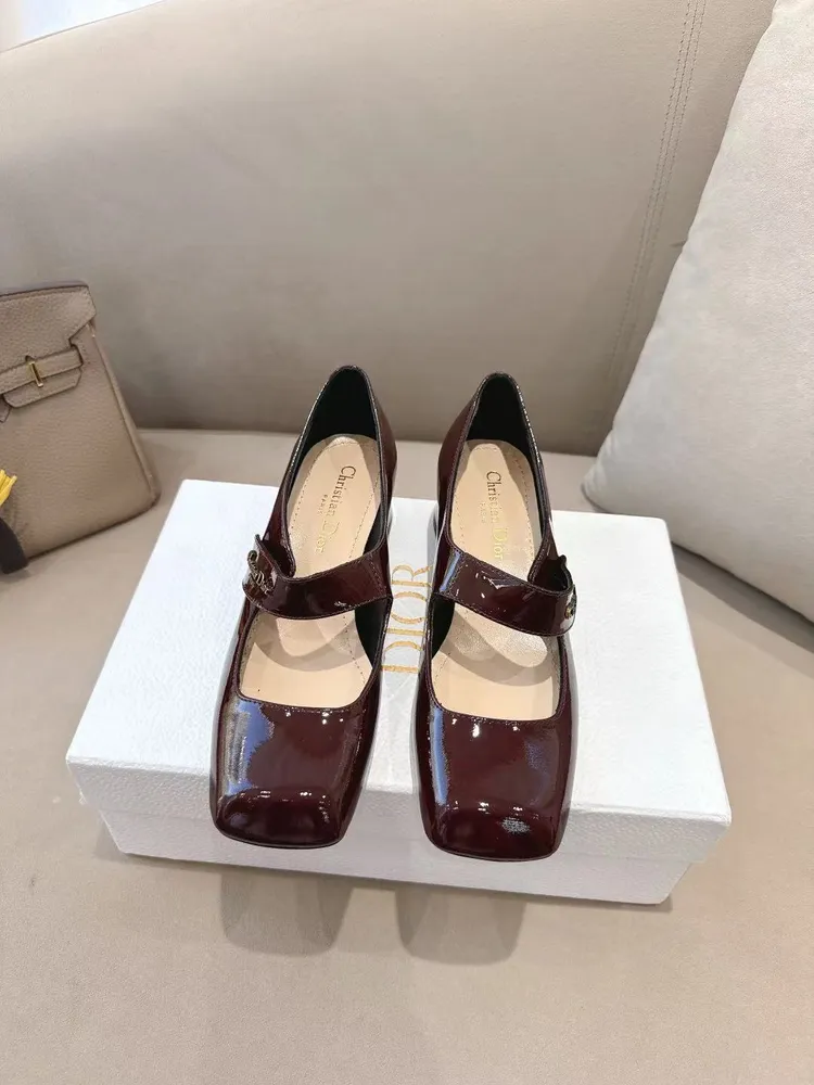 🆕💗『Christian Dior』2026ss春夏新款new迪奧小姐 精緻瑪麗珍 法式小皮鞋 漆光質感邂逅經典綁帶，迪奧鞋履勾勒法式浪漫。