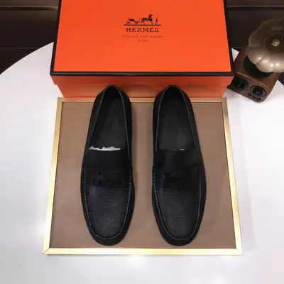 工廠💰【愛馬仕 HERMES】（牛皮內裡）🍀義大利頂級奢侈🍀他不追求新奇的款式和華麗的色彩，以其完美無瑕、優雅、經典的風格吸引著成功男士的青睞正裝皮鞋 這款非常非常舒適，簡潔穩重的款式讓您輕鬆搭配任何風格！版型絕對原版套楦1:1精製，