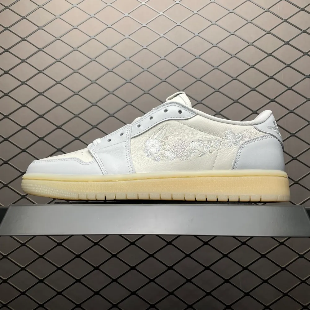 Air Jordan 1 AJ1喬1低幫休閒板鞋 IF4391-100 大廠代工流水線打造 純原級既視感 細節隨意對比 尺碼：36 36.5 37.5 38 38.5 39 40 40.5 41 42 42.5 43 44 44.5 45 