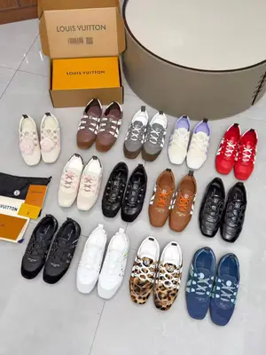 2026🔥新款上架🔥 Louis Vuitton  lv路易威登專櫃最新復古德訓鞋 ，芭蕾運動鞋 ，眾多網紅明星紛紛開秀上腳 ，這款繫帶休閒運動鞋妥妥的美式復古風格 經典百搭的單品 面料：牛皮+絲光牛反絨 內裡：羊皮 原版開模橡膠鞋底 