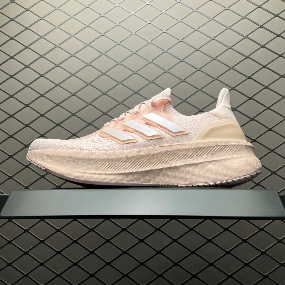 💰569 純原AD 阿迪 Ultra Boost 5 超彈力爆米花中底休閒跑步鞋 ID8845尺碼：36 36.5 37 38 38.5 39 40 編號：27TDEE101