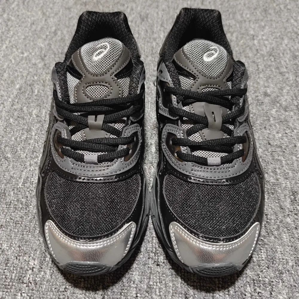 💰530  純原 Asics 亞瑟士 GEL-NYC 低幫運動休閒跑步鞋 1203A571-001 外貿平臺專供 大廠出品 細節到位 區別市面通貨 尺碼：36 37 37.5 38 39 39.5 40 40.5 41.5 42 42.5