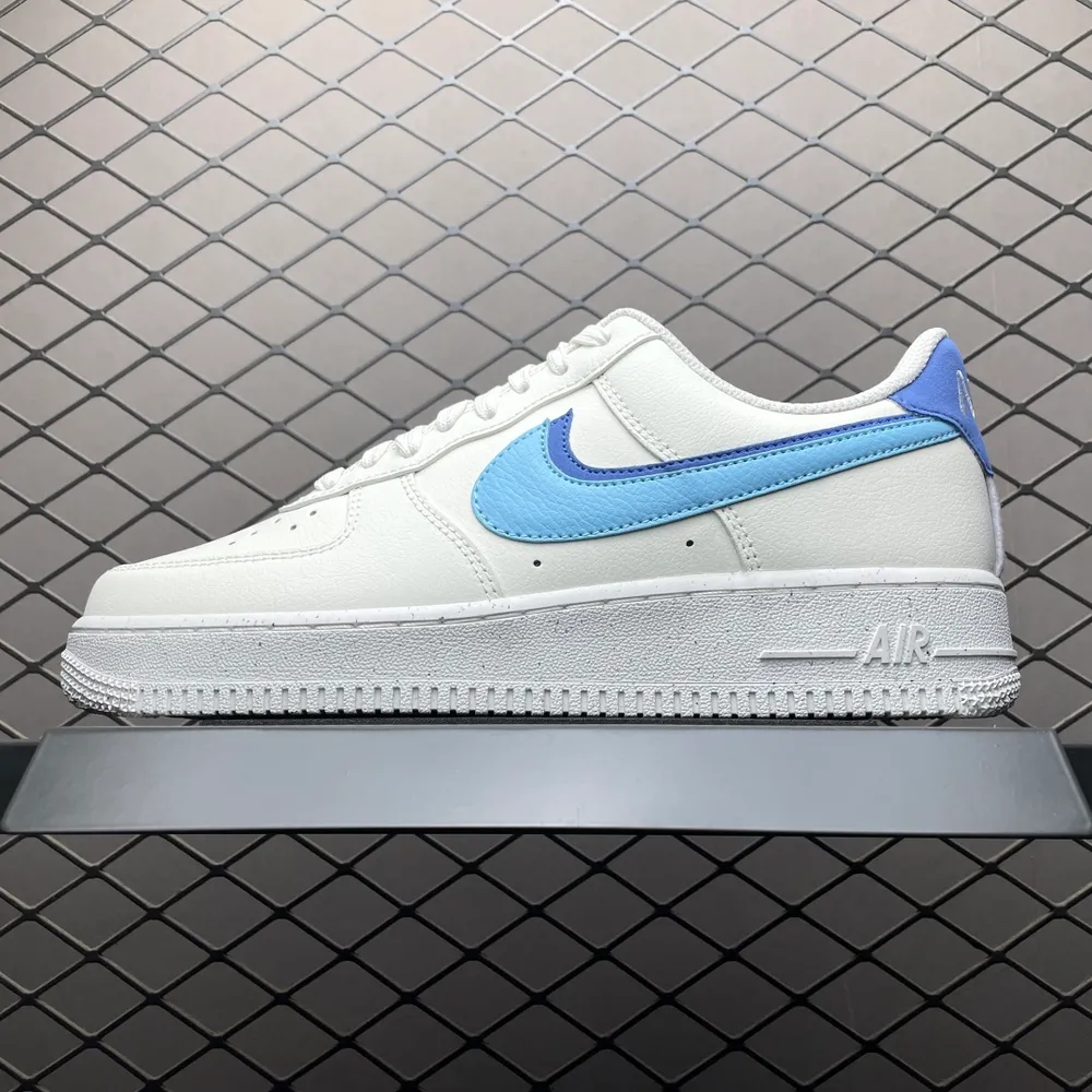 💰540 純原NK Air Force 1 空軍一號休閒板鞋 DO9786-100 原廠衝刀皮料切割乾淨 無任何毛邊 打造純正空軍 全掌內建蜂窩氣墊 原盒配件 原廠中底鋼印、拉幫完美 全套原楦原模傾力打造完美版型 尺碼：36 36.5 3