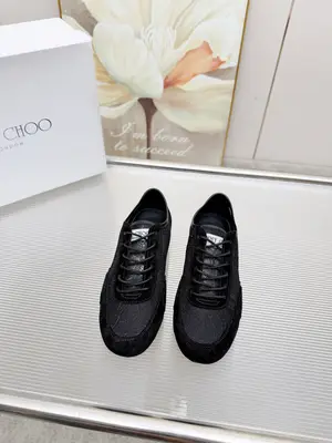 Jimmy choo（吉米•周）周仰傑2026春夏Sunny F系列運動鞋火爆上新🔥品牌Logo3D立體印刷技術 鞋面採用原版定製蕾絲➕羊猄拼接💥橡膠鞋底搭配複合鞋墊設計🎵舒適又輕盈鞋型外觀纖薄✨帶來流暢貼合的支撐與緩衝效果🌙盡顯時