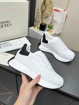 Alexander McQueen·亞歷山大麥昆🏆繫帶圓頭 低幫 生活休閒鞋 情侶鞋⛳️2025最新米蘭時裝週T臺走秀款，獨特個性的設計，上腳超有範，圓頭的設計讓腳趾得到完全的釋放。超下血本， 購入多雙原版，拆解復刻。超級爆款，專櫃品質！