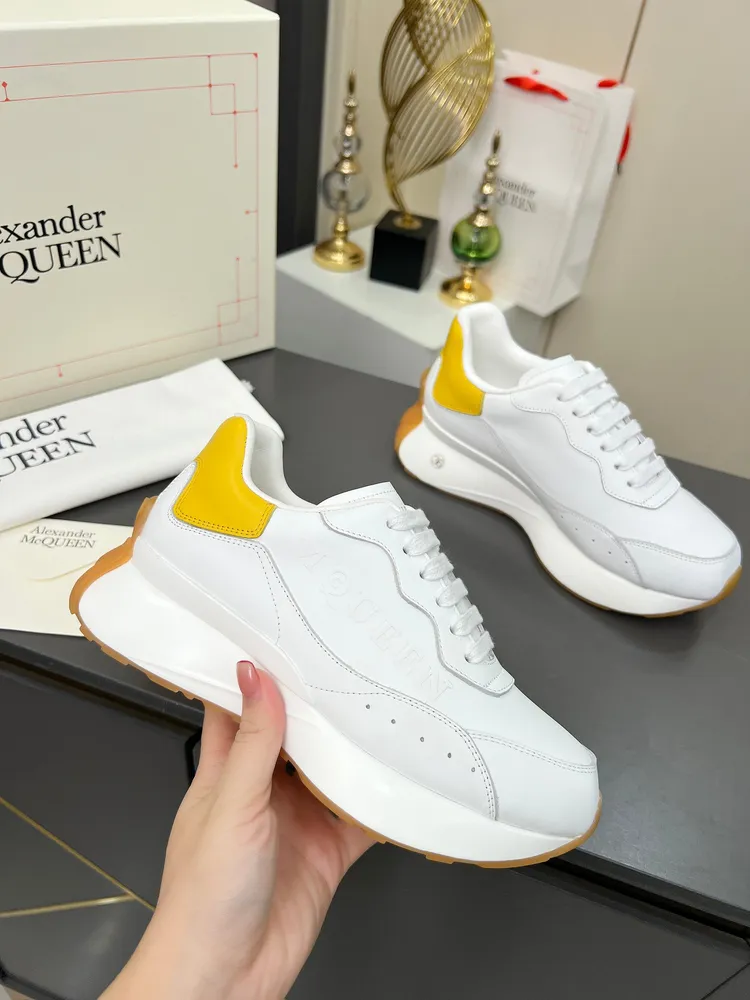 Alexander McQueen·亞歷山大麥昆🏆繫帶圓頭 低幫 生活休閒鞋 情侶鞋⛳️2025最新米蘭時裝週T臺走秀款，獨特個性的設計，上腳超有範，圓頭的設計讓腳趾得到完全的釋放。超下血本， 購入多雙原版，拆解復刻。超級爆款，專櫃品質！
