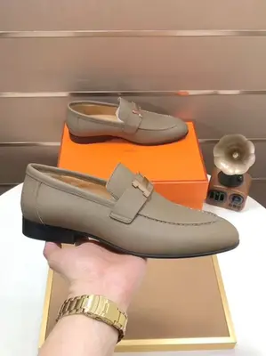 工廠💰【愛馬仕 HERMES】（牛皮內裡）🍀義大利頂級奢侈🍀他不追求新奇的款式和華麗的色彩，以其完美無瑕、優雅、經典的風格吸引著成功男士的青睞正裝皮鞋 這款非常非常舒適，簡潔穩重的款式讓您輕鬆搭配任何風格！版型絕對原版套楦1:1精製，
