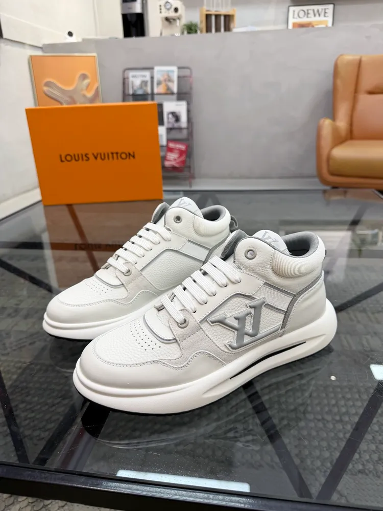 P810 L 🔍頂級代購🇮🇹 路 炸街男神高幫靴子休閒鞋新品來襲超人氣爆款專櫃同步，鞋面義大利進口原版荔枝紋牛皮搭配光滑牛皮面料，高品質走線三皮融合複雜拼接工藝，透氣舒適網布內裡墊，炫酷版面潮達人風格，鞋底：原廠特供原版TPU大底，獨