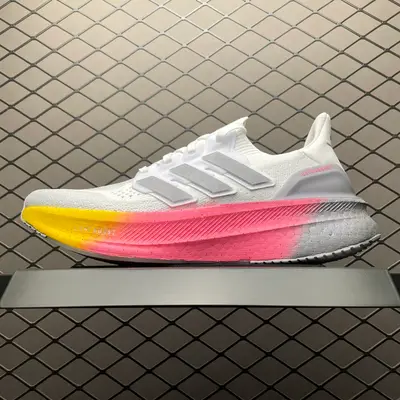 💰569 純原AD 阿迪 Ultra Boost 5 超彈力爆米花中底休閒跑步鞋 ID8810 尺碼：36 36.5 37 38 38.5 39 40 40.5 41 42 42.5 43 44 44.5 45 46 46.5 47 48