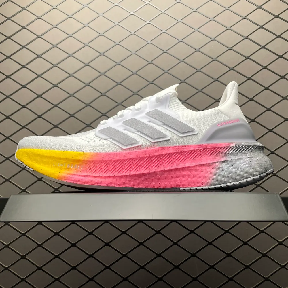 💰569 純原AD 阿迪 Ultra Boost 5 超彈力爆米花中底休閒跑步鞋 ID8810 尺碼：36 36.5 37 38 38.5 39 40 40.5 41 42 42.5 43 44 44.5 45 46 46.5 47 48