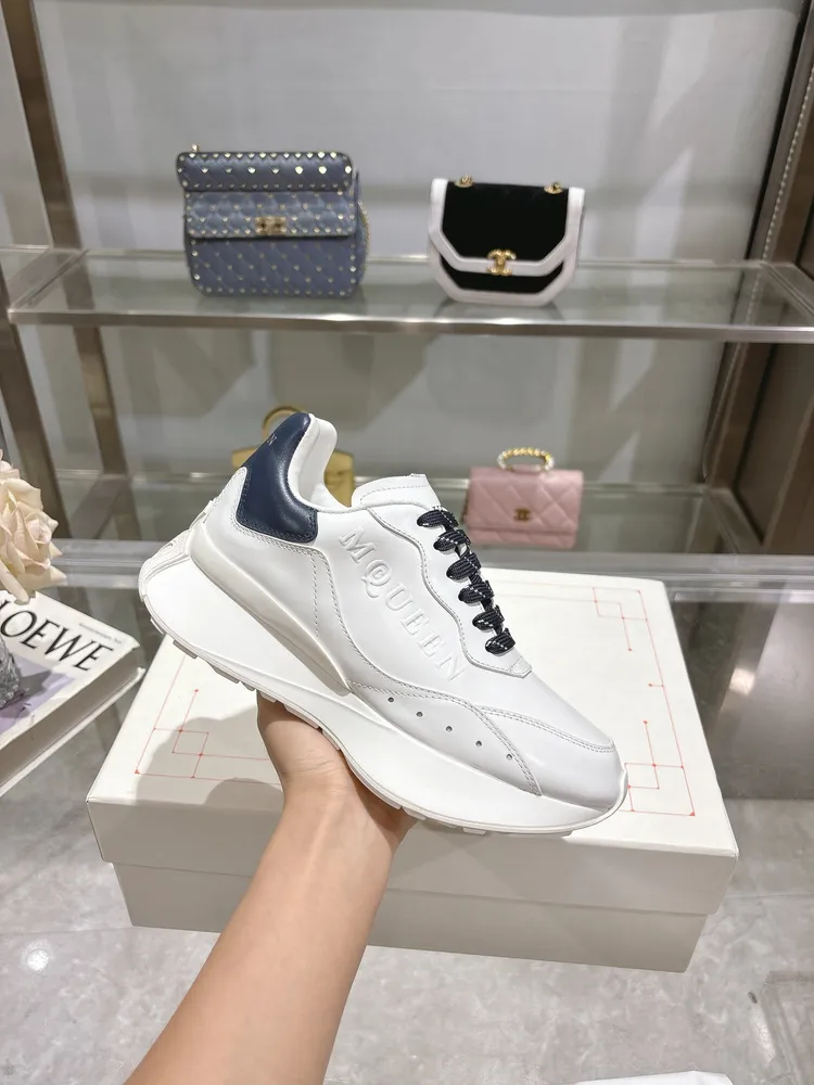 ALEXANDER MCQUEEN/亞歷山大麥昆 2025春夏新款Sprint運動情侶款 鞋側面飾有時尚個性字母seal Logo標誌 牛皮工藝 羊皮內裡 牛皮墊腳透氣防掉色. 原版1:1大底，最新精美全套包裝 另配有一幅鞋帶 35-45