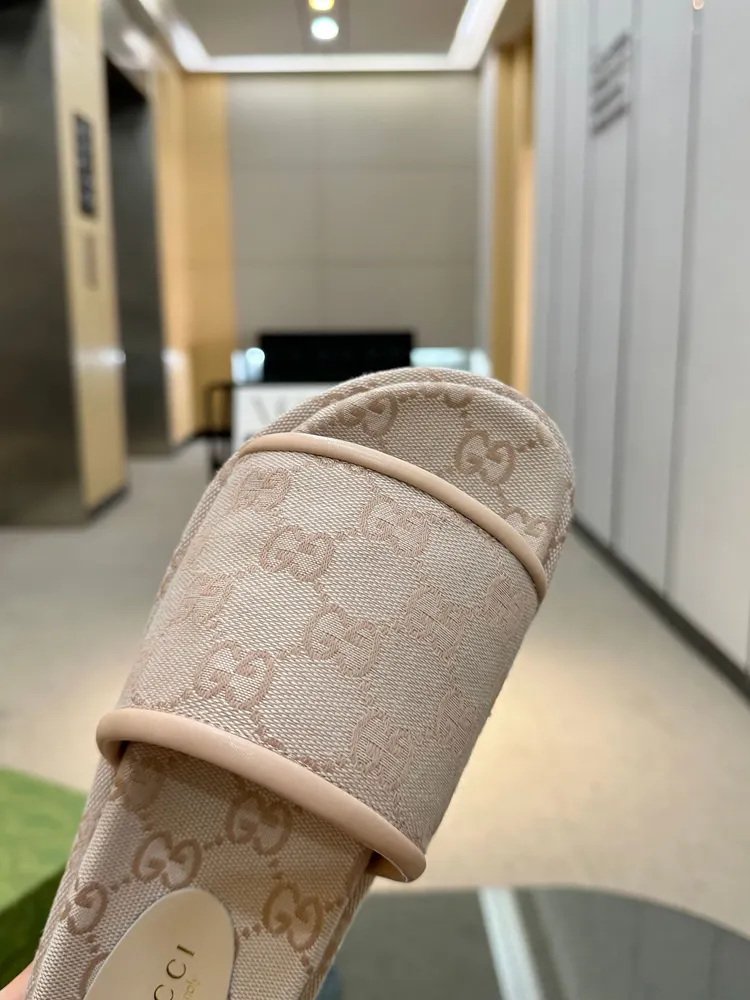 🔥【p590】全年出貨，】古馳Gucci最新限量厚底拖鞋 。頂級品質發售 購入正品開發 . 材質.工藝與原版一致