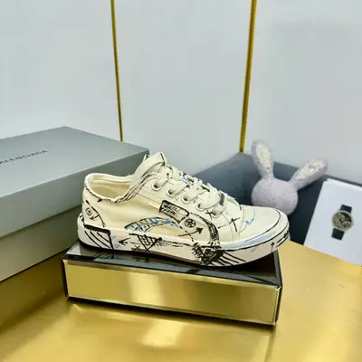 💰620塗鴉款情侶款——BALENCIAGA