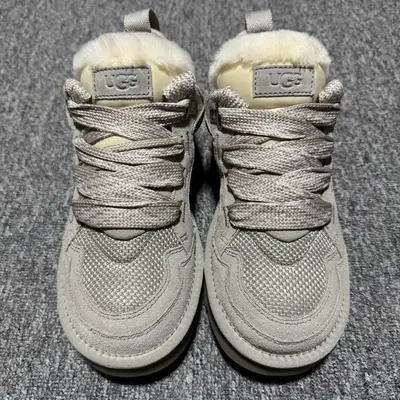 💰650【中性款】  平臺外貿專供 UGG Lowmel 梅爾 粗鞋帶款 中性雪地靴 麵包鞋 1144032 十年品牌製鞋代工廠生產線出品 注重每一處細節 隆豐A級真羊皮毛一體 完全遵循ZP工藝流程打造 內增灰色加粗鞋帶一副 售後需配件完