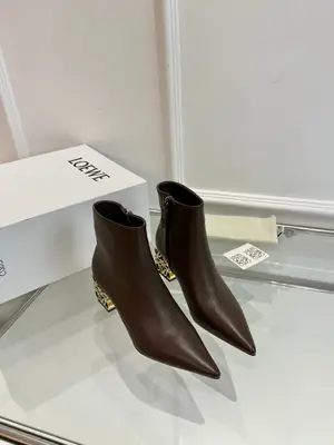 🆕💗【羅意威•Loewe】 火爆新款 配合整體原版楦型，時尚而個性好穿 顏色超讚