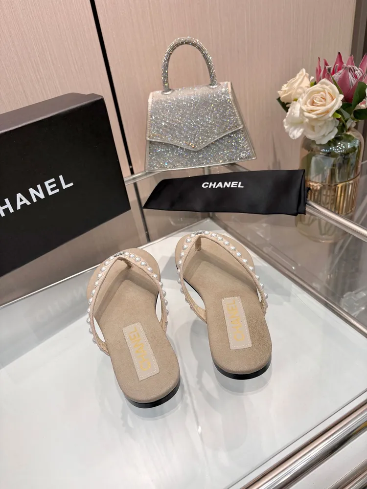 Chanel香家新款雙C珍珠平底人字拖，六色可選