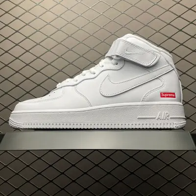 💰569 純原Supreme x NK Air Force 1 Mid 聯名款 空軍一號中幫休閒板鞋 FZ8784-100 原廠衝刀皮料切割乾淨 無任何毛邊 打造純正空軍 全掌內建蜂窩氣墊 原盒配件 原廠中底鋼印、拉幫完美 全套原楦原模傾