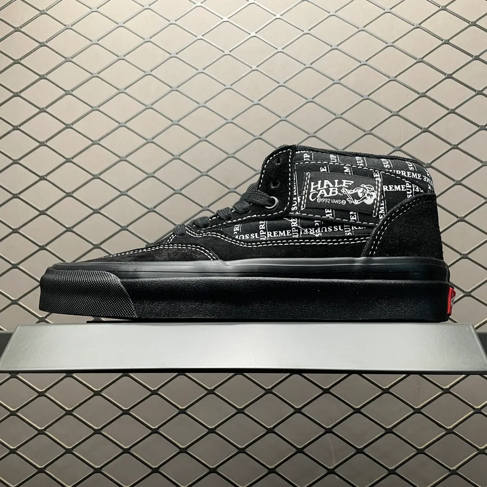 💰569 純原Supreme x Vans 萬斯 Half Cab Plo'92 聯名款中幫休閒板鞋 尺碼：35 36 36.5 37 38 38.5 39 40 40.5 41 42 42.5 43 44 編號：27DCEE14