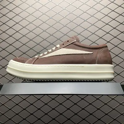 Rickowens 瑞克 歐文斯 油蠟皮 低幫高街休閒板鞋 原鞋開發 獨傢俬模兩套大底 雙層鞋墊 尺碼偏大 獨家最大開發至46碼 雙層鞋墊 全套包裝及配件 高階零售專供品質 區別市場貨 純手工打造 每一隻都是獨一無二 有手工質感的味道  奶