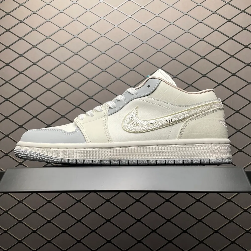 💰569 純原Air Jordan 1 Low AJ1喬1低幫 IH7323-100 目前市售最高品質出貨 原鞋開發 平臺訂單專用代工流水線打造 一眼zp既視感 尺碼：35.5 36 36.5 37.5 38 38.5 39 40 40.