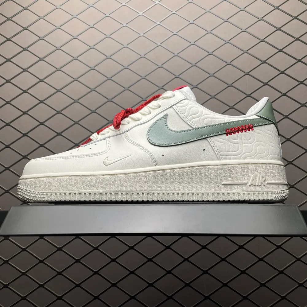 💰550 純原NK Air Force 1  " Year Of The Snake " CNY 蛇年限定 空軍一號低幫休閒板鞋 HV5979-130 尺碼：36 36.5 37.5 38 38.5 39 40 40.5 41 42 42
