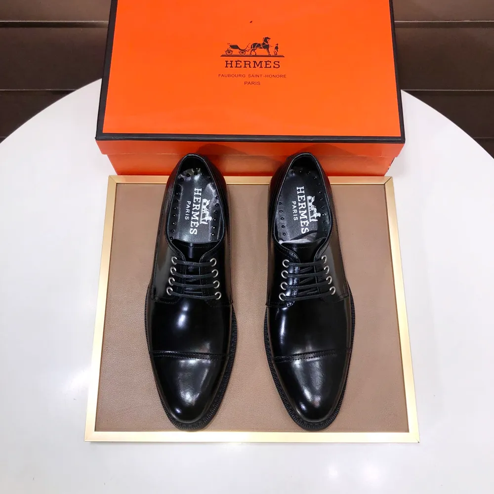 工廠💰【愛馬仕 HERMES】（牛皮內裡）🍀義大利頂級奢侈🍀他不追求新奇的款式和華麗的色彩，以其完美無瑕、優雅、經典的風格吸引著成功男士的青睞正裝皮鞋 這款非常非常舒適，簡潔穩重的款式讓您輕鬆搭配任何風格！版型絕對原版套楦1:1精製，