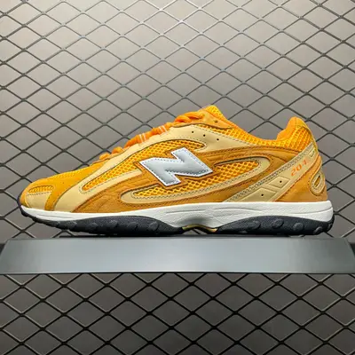💰550  純原 KITH x New Balance U204LKTI 聯名款復古休閒鞋 薄底鞋  品質 區別市面先行通貨版本 鞋身搭載EVA科技中底 適用多元穿搭場合為戶外出行提供舒適長遠的穿搭體驗 尺碼：36 37 37.5 38 