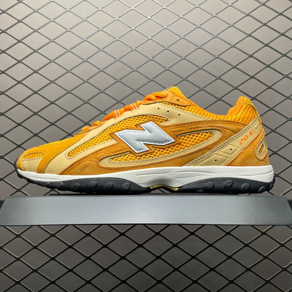 💰550  純原 KITH x New Balance U204LKTI 聯名款復古休閒鞋 薄底鞋  品質 區別市面先行通貨版本 鞋身搭載EVA科技中底 適用多元穿搭場合為戶外出行提供舒適長遠的穿搭體驗 尺碼：36 37 37.5 38 