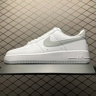 💰550 純原NK Air Force 1 Low 空軍一號低幫休閒板鞋 FJ4146-100 原廠衝刀皮料切割乾淨 無任何毛邊 打造純正空軍 全掌內建蜂窩氣墊 原盒配件 原廠中底鋼印、拉幫完美 全套原楦原模傾力打造完美版型 尺碼：36 