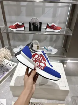 ALEXANDER MCQUEEN/亞歷山大麥昆 春夏男Sprint運動情侶款 鞋側面飾有時尚個性字母seal Logo標誌 內裡網 牛皮墊腳，不脫層不褪色，最新精美全套包裝 另配有一幅鞋帶 35-45