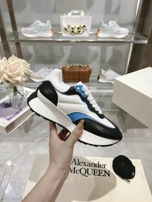 p710 ALEXANDER MCQUEEN/亞歷山大麥昆 2024春夏男Sprint運動情侶款 鞋側面飾有時尚個性字母seal Logo標誌 2層全皮工藝 高版本油邊 內裡羊皮 牛皮墊腳，不脫層不褪色，最新精美全套包裝 另配有一幅鞋帶 女