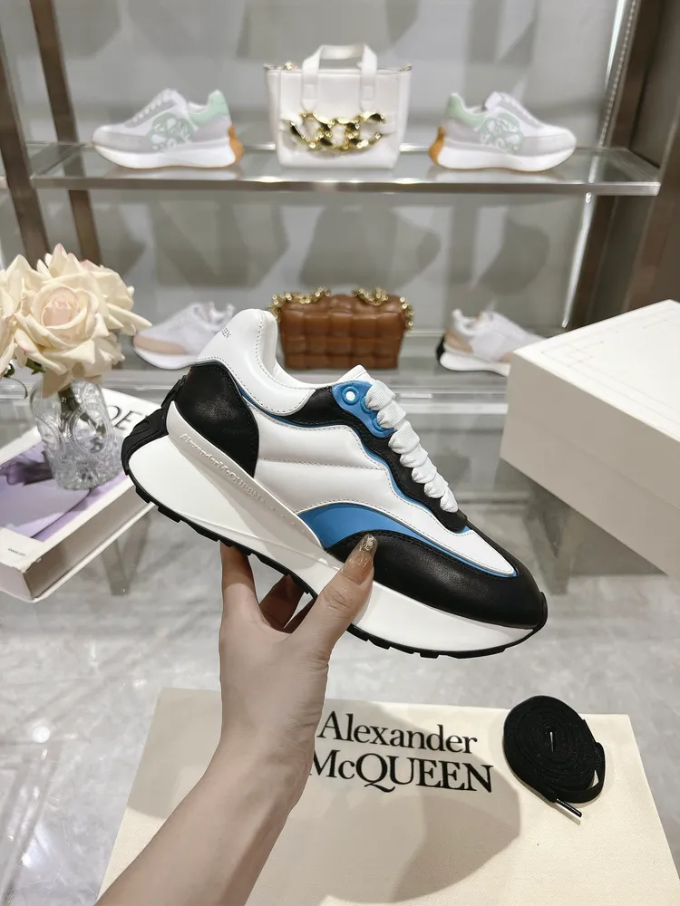 p710 ALEXANDER MCQUEEN/亞歷山大麥昆 2024春夏男Sprint運動情侶款 鞋側面飾有時尚個性字母seal Logo標誌 2層全皮工藝 高版本油邊 內裡羊皮 牛皮墊腳，不脫層不褪色，最新精美全套包裝 另配有一幅鞋帶 女