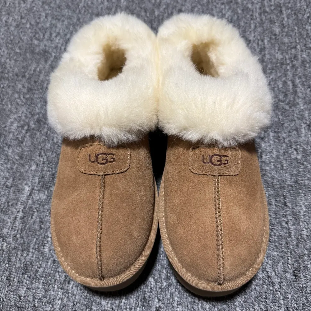 💰550   平臺外貿專供 UGG 女款雪地靴 1134810 厚底 十年品牌製鞋代工廠生產線出品 注重每一處細節 隆豐A級真羊皮毛一體 完全遵循ZP工藝流程打造 尺碼：35 36 37 38 39 40 編號： 25YDEF39
