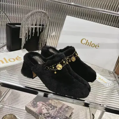 Chloe 2026真毛拖，全是溫柔掛，上腳直接顯貴氣💅真毛摸著軟fufu像擼貓🐱，腳感絕了！✨真皮大底走路超穩不打滑。