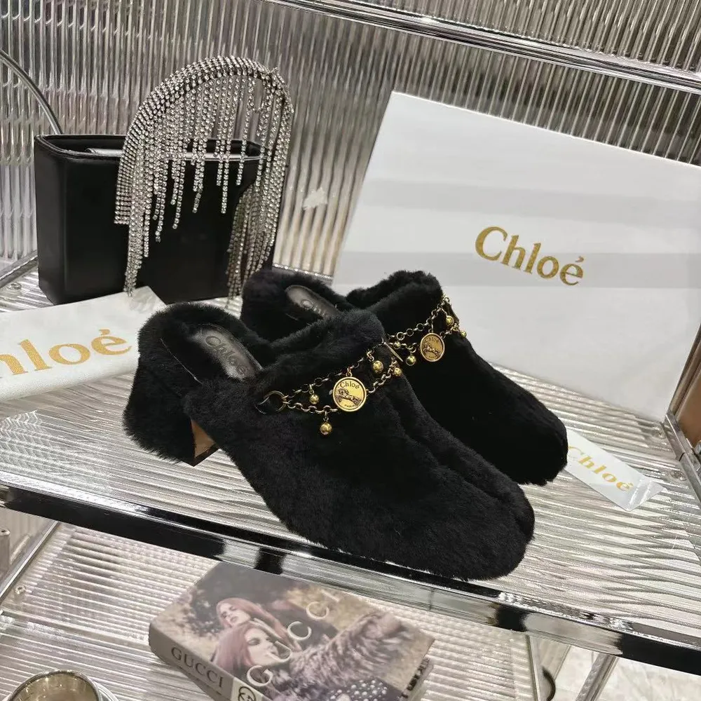 Chloe 2026真毛拖，全是溫柔掛，上腳直接顯貴氣💅真毛摸著軟fufu像擼貓🐱，腳感絕了！✨真皮大底走路超穩不打滑。